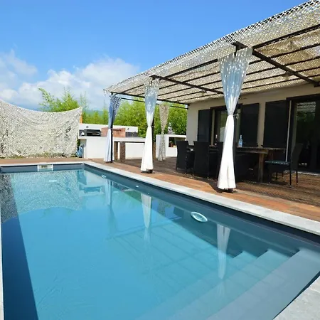 Confortable Avec Piscine Et Jacuzzi Proche Mer Casa vacanze *