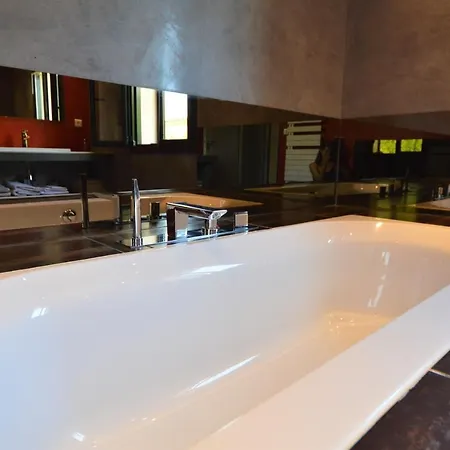 Hébergement de vacances Confortable Avec Piscine Et Jacuzzi Proche Mer
