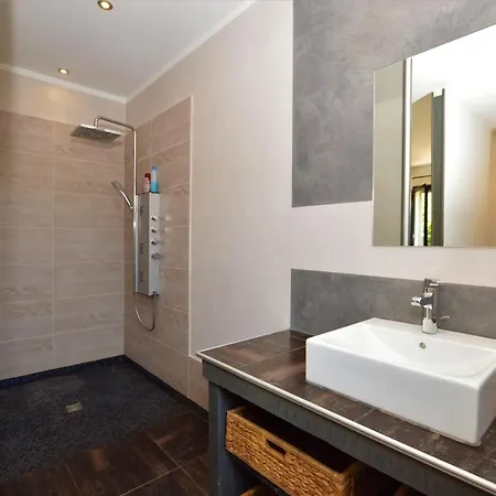 Hébergement de vacances Confortable Avec Piscine Et Jacuzzi Proche Mer San-Nicolao